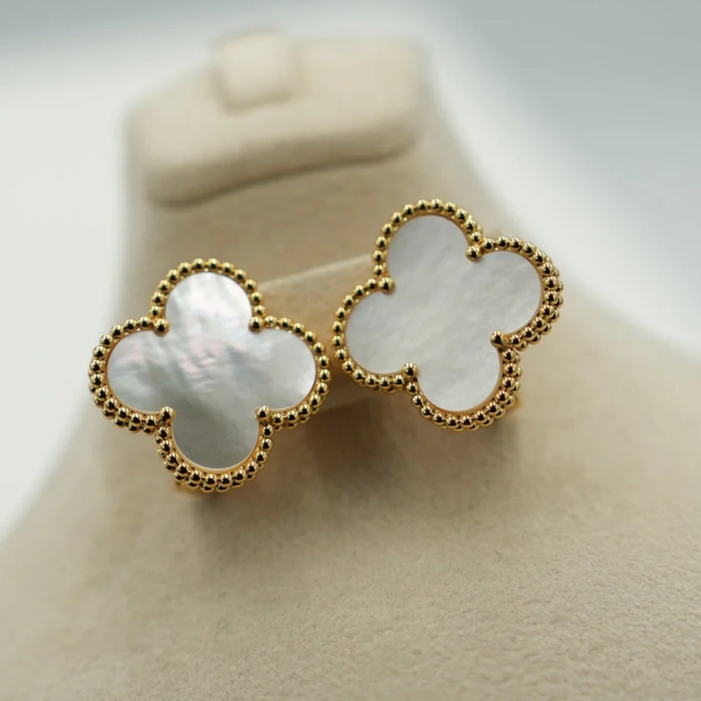 White Stone Flower Earrings Summer vibes - Picture 7 of 11